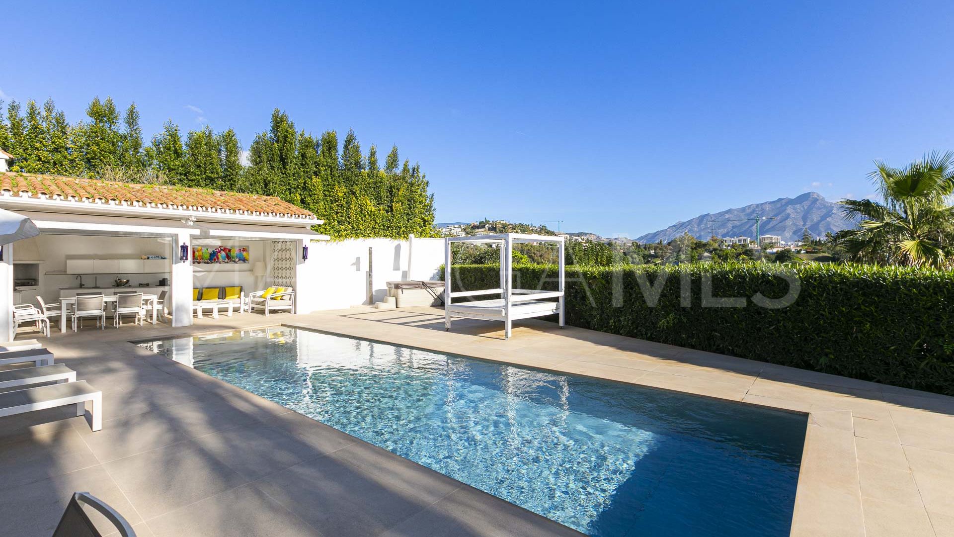 Villa for sale in Benahavis