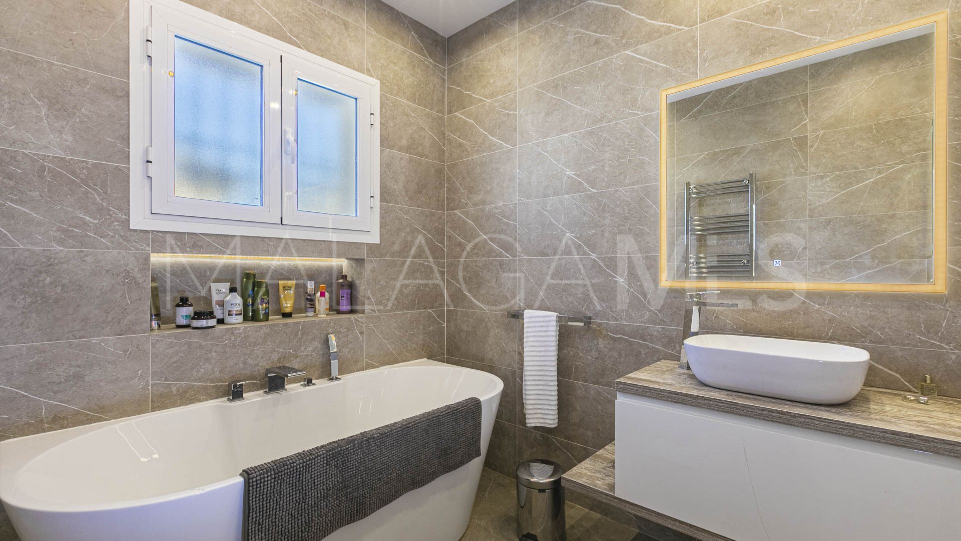 Villa for sale in Benahavis