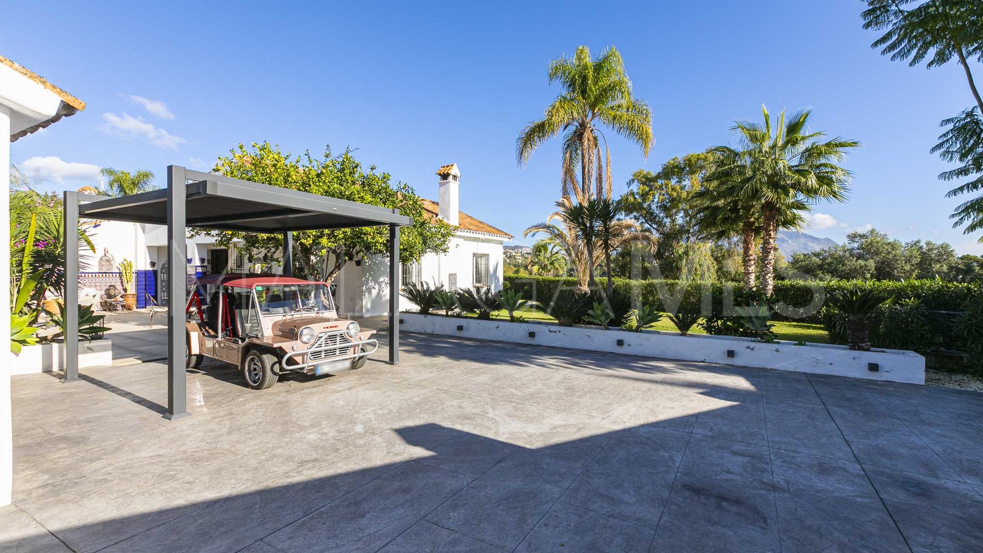 Villa for sale in Benahavis