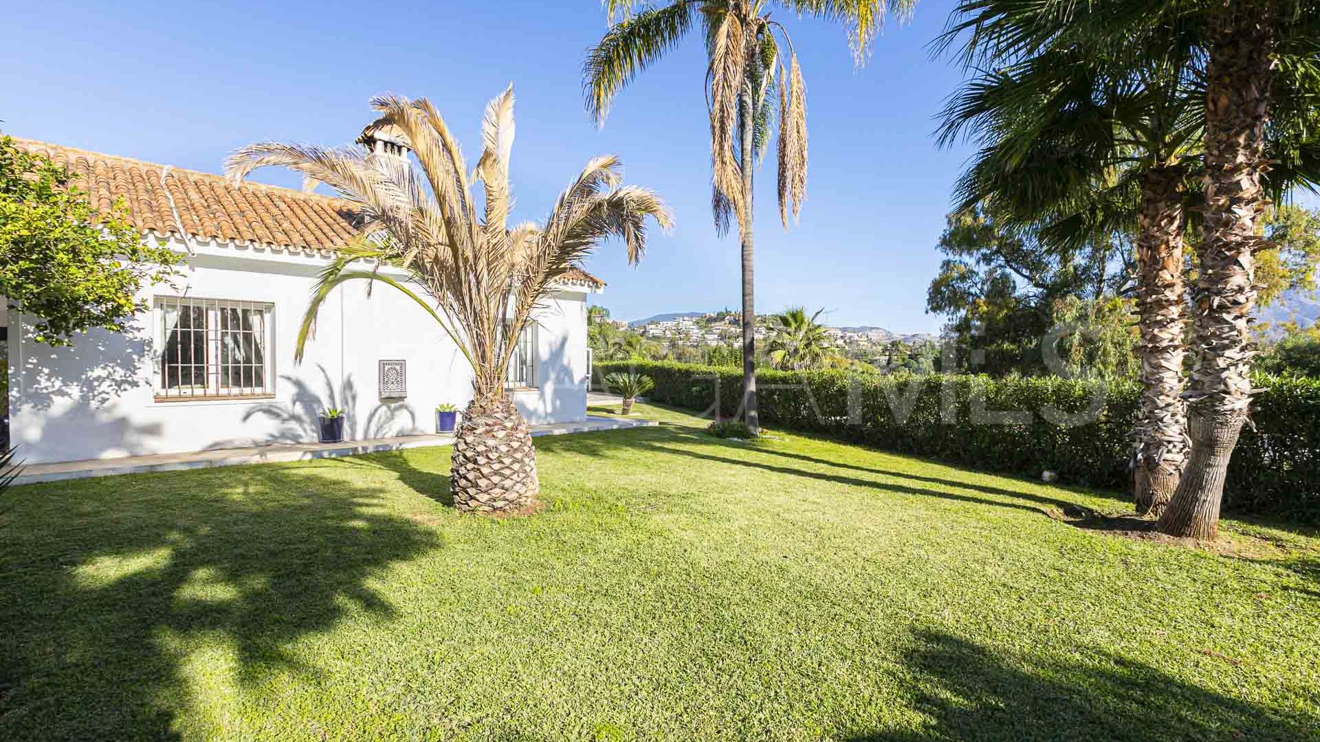 Villa for sale in Benahavis