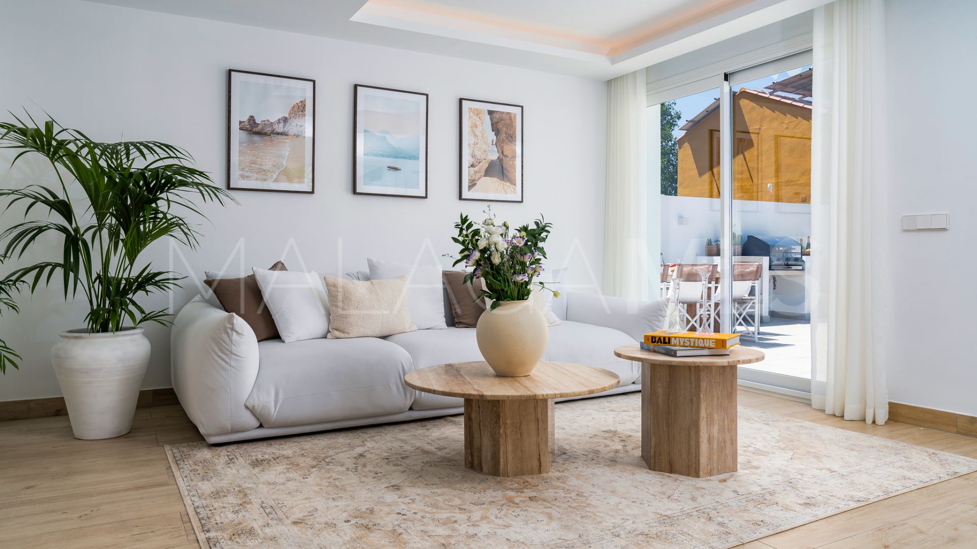 Villa for sale in Nueva Andalucia
