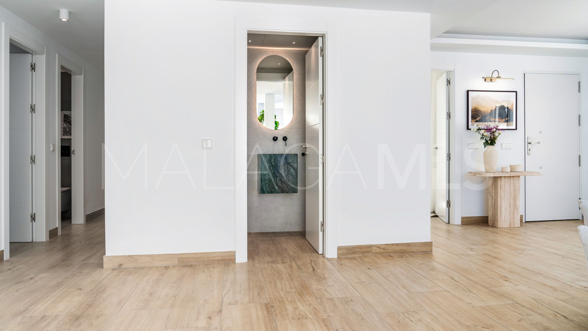 Villa for sale in Nueva Andalucia