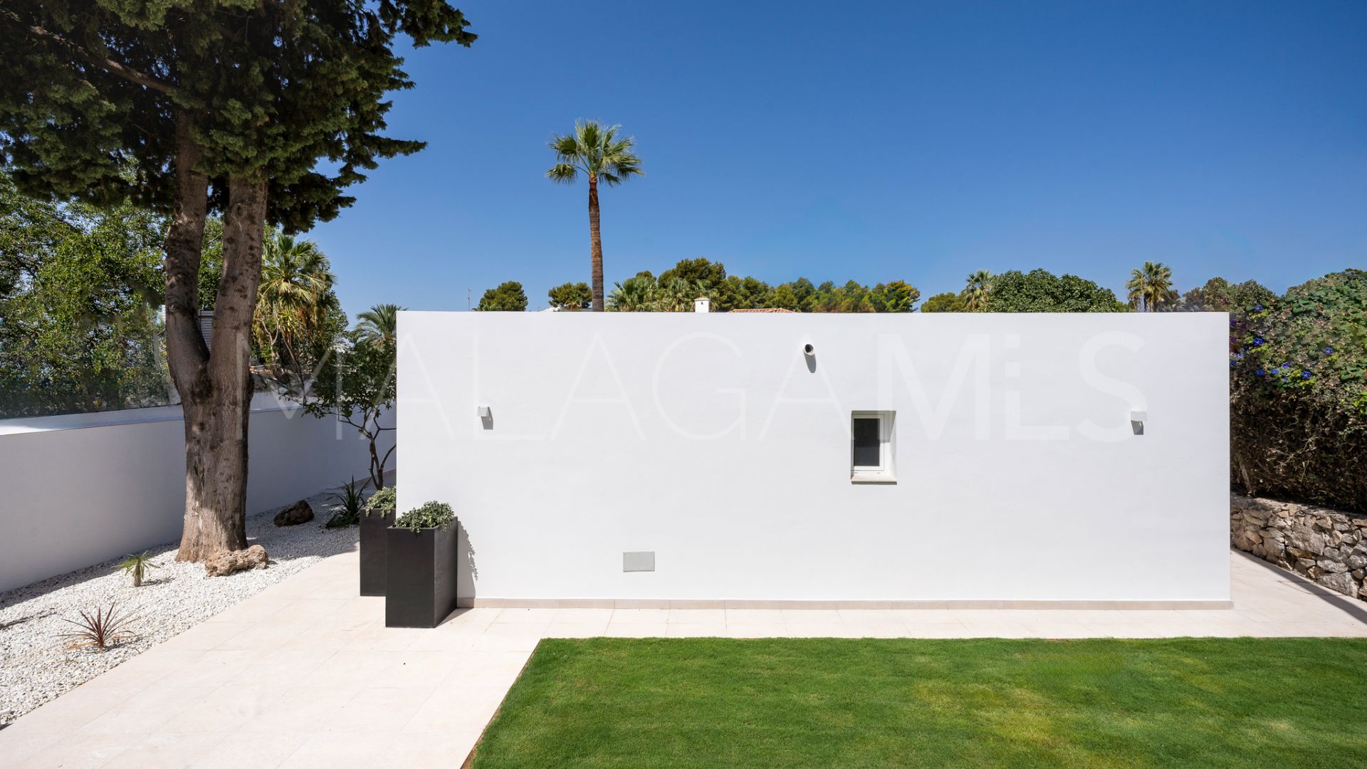 Villa for sale in Nueva Andalucia