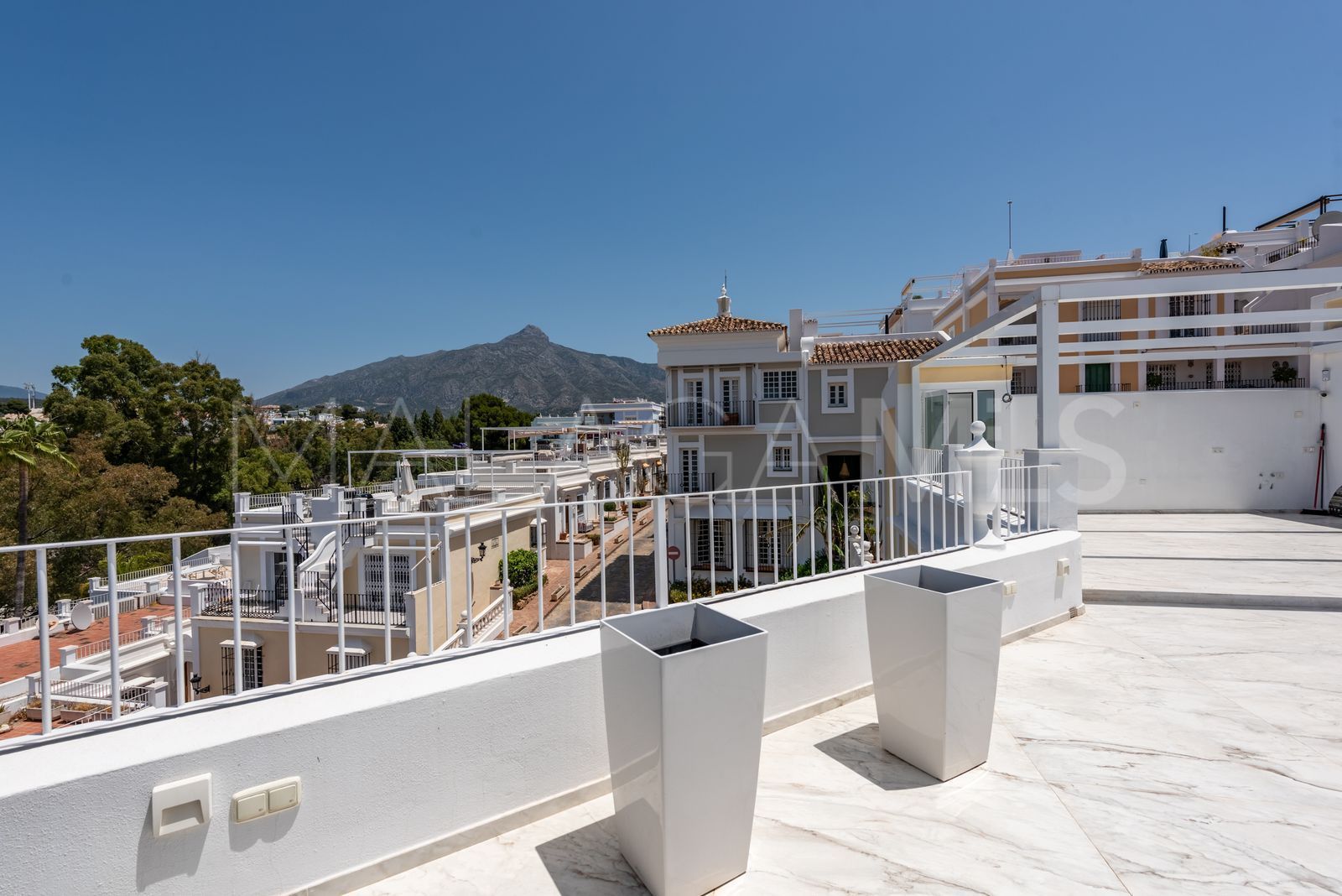 Maison de ville for sale in Nueva Andalucia