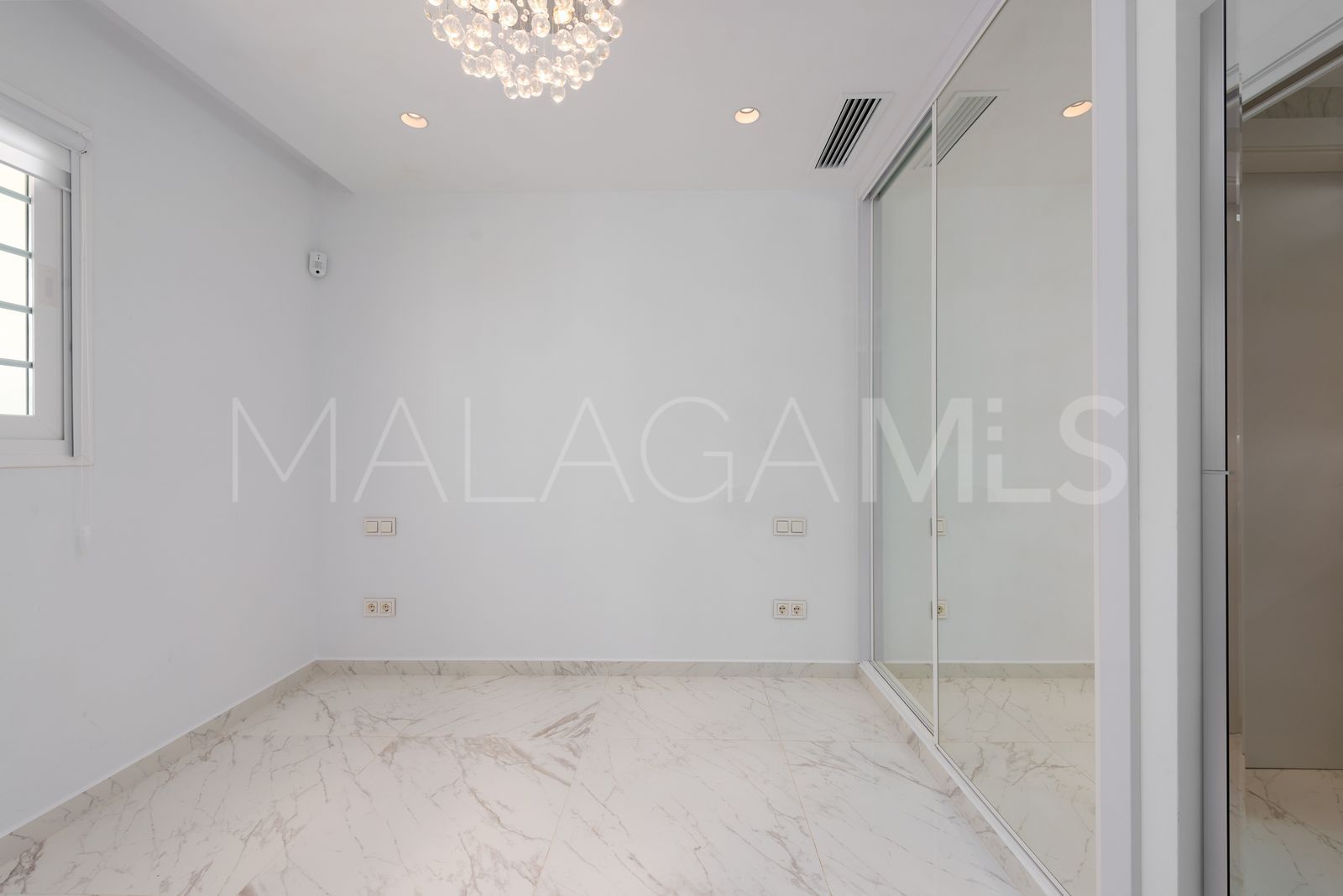 Maison de ville for sale in Nueva Andalucia