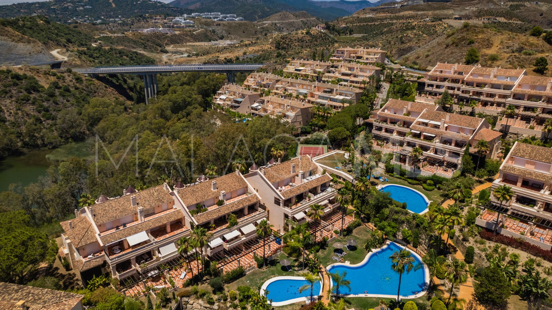 Duplex penthouse for sale in Nueva Andalucia