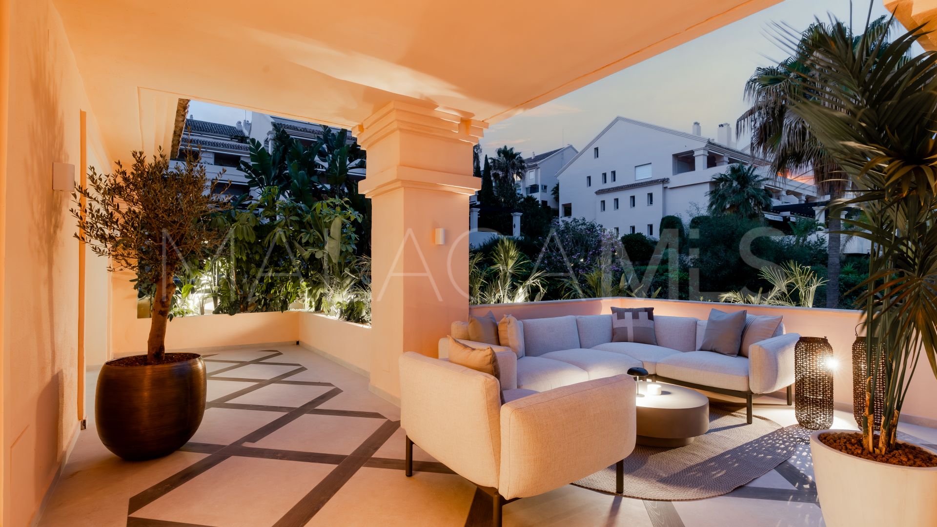 Duplex penthouse for sale in Nueva Andalucia