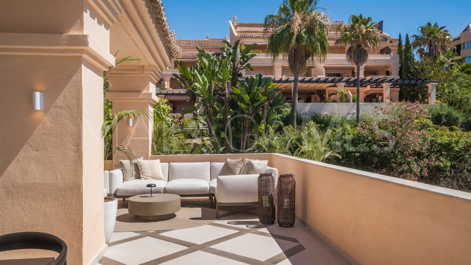 Duplex penthouse for sale in Nueva Andalucia