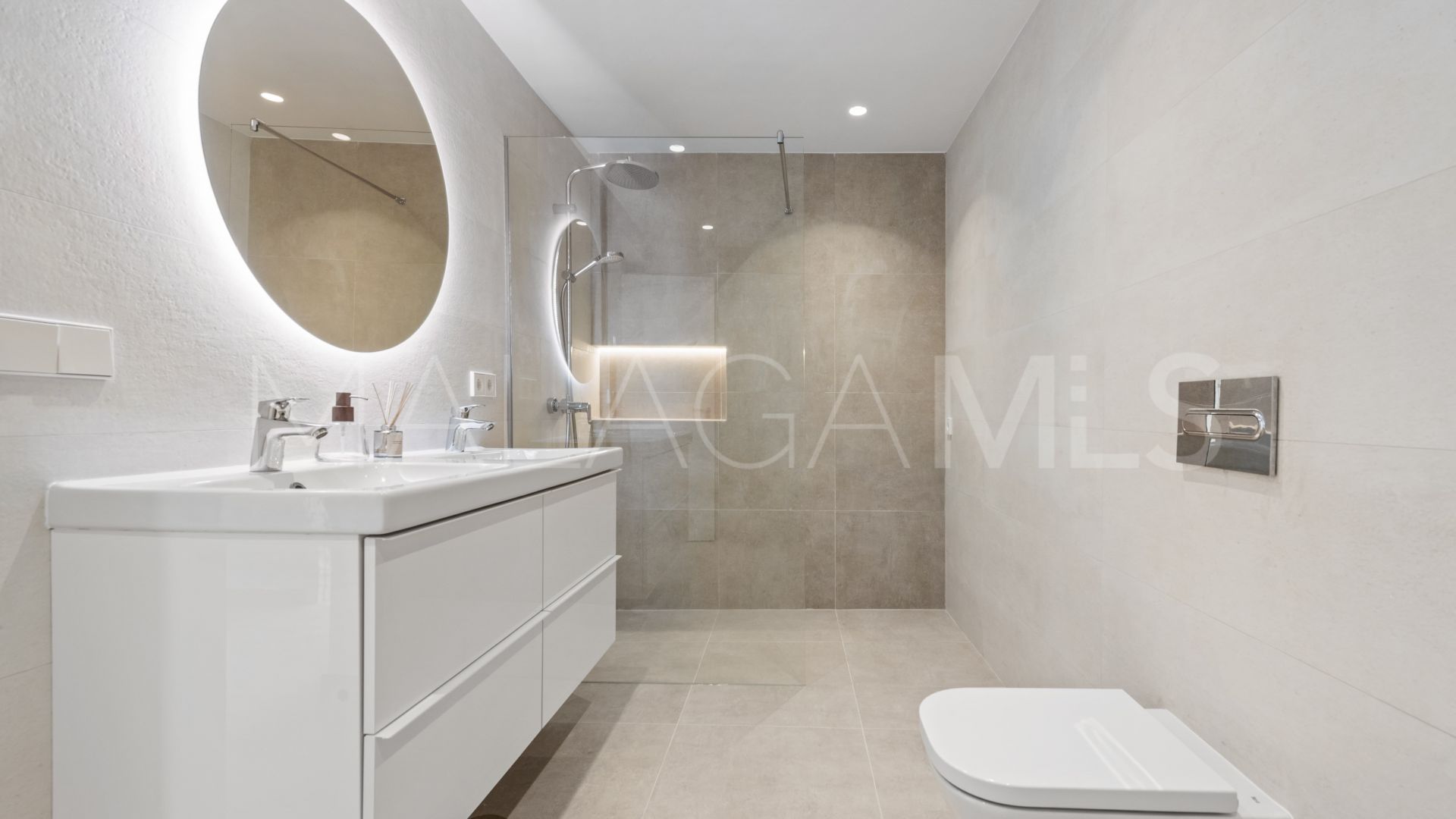 For sale town house in Nueva Andalucia