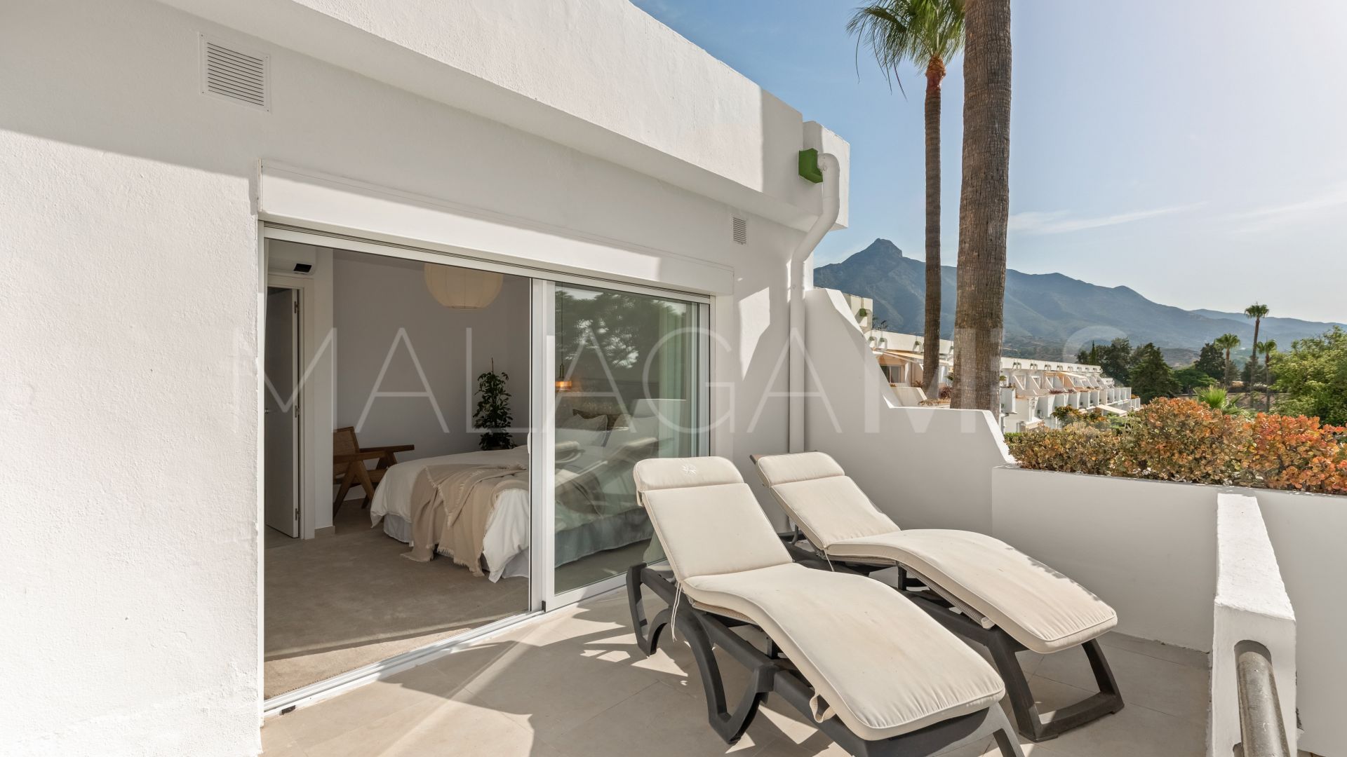 For sale town house in Nueva Andalucia