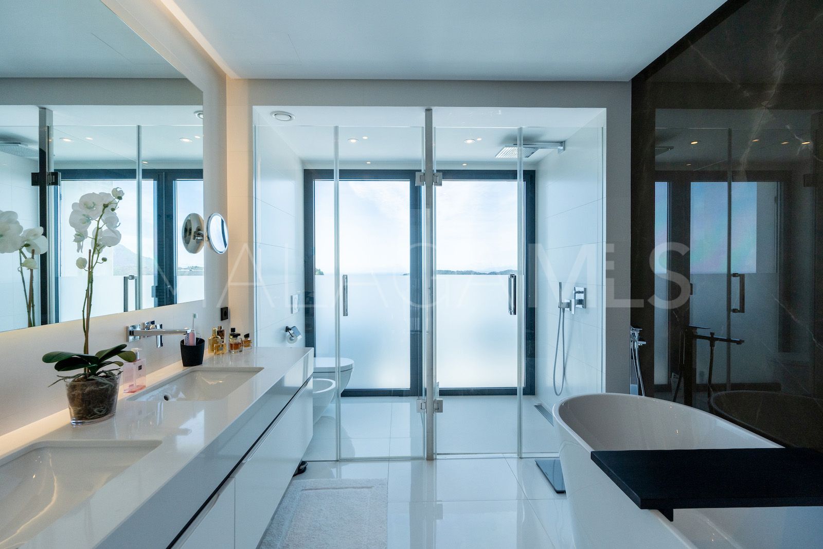 Parhus for sale in Estepona