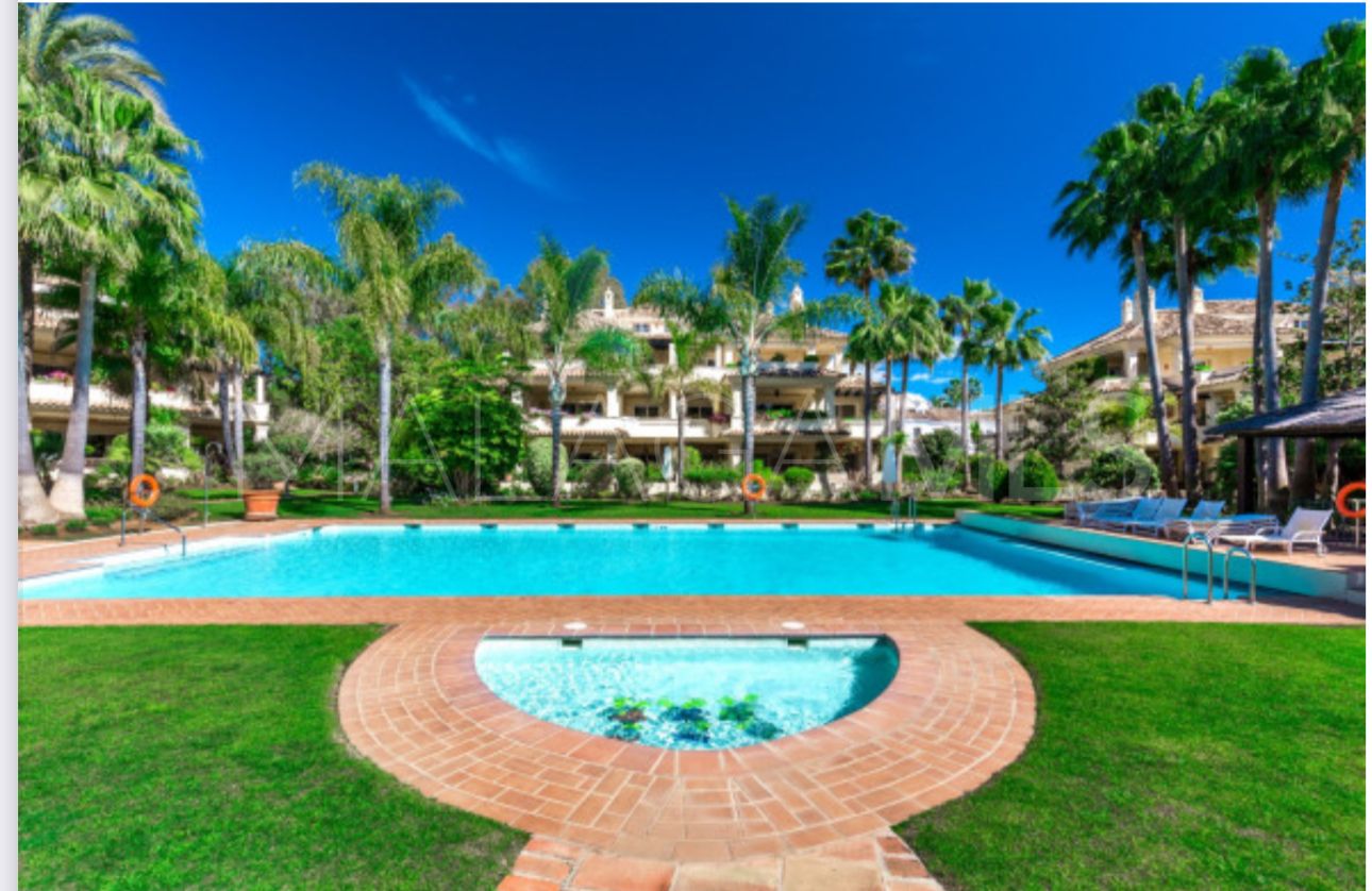 Zweistöckiges penthouse for sale in Nueva Andalucia