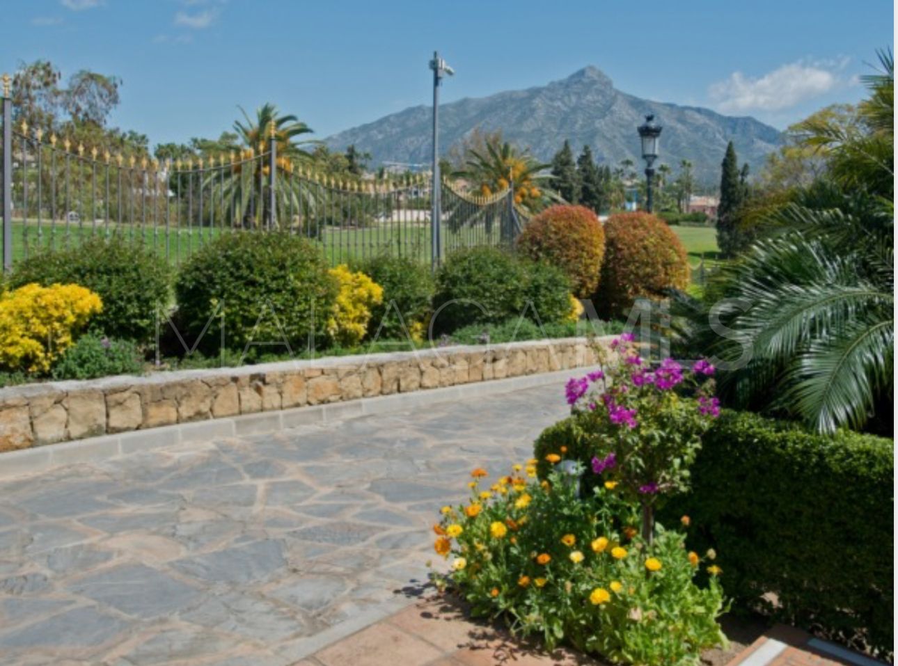 Zweistöckiges penthouse for sale in Nueva Andalucia