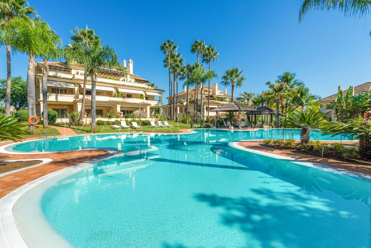 Zweistöckiges penthouse for sale in Nueva Andalucia