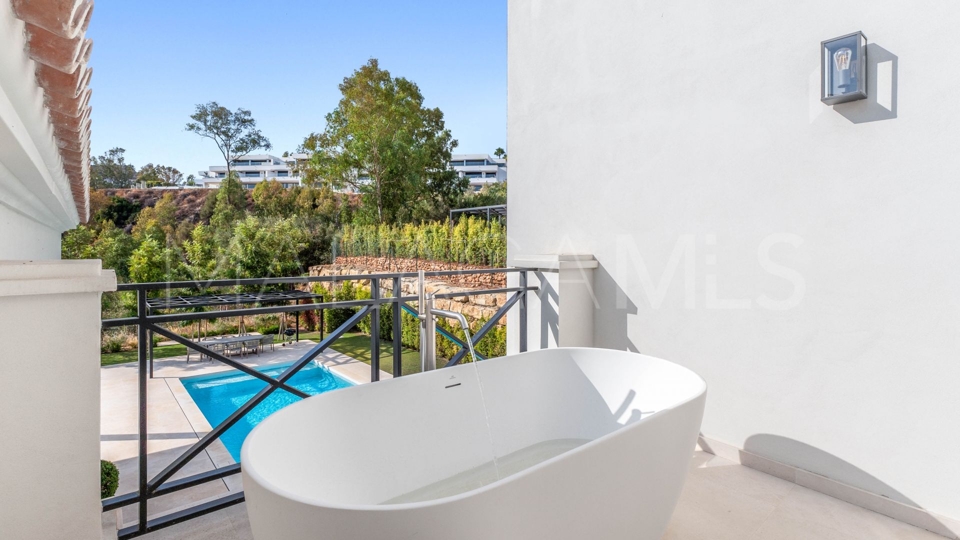 Villa for sale in Nueva Andalucia