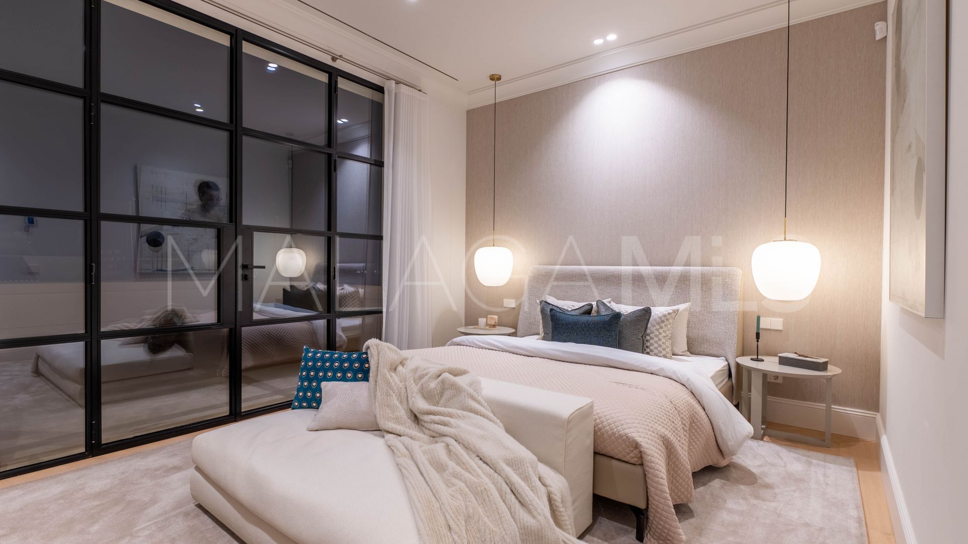 Villa for sale in Nueva Andalucia