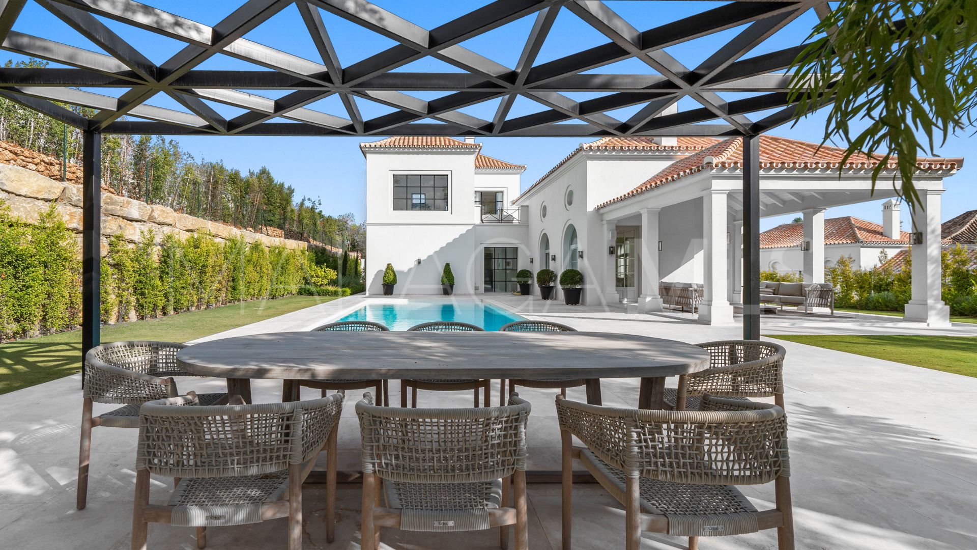 Villa for sale in Nueva Andalucia