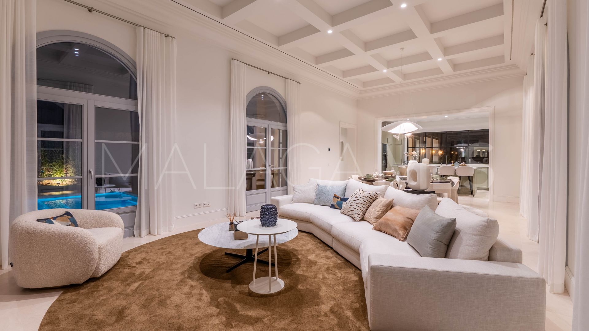 Villa for sale in Nueva Andalucia