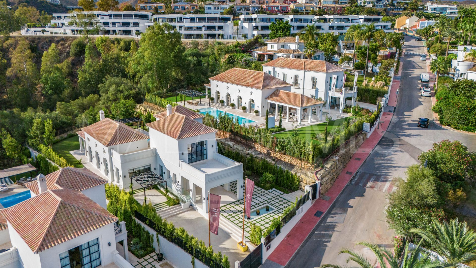 Villa for sale in Nueva Andalucia