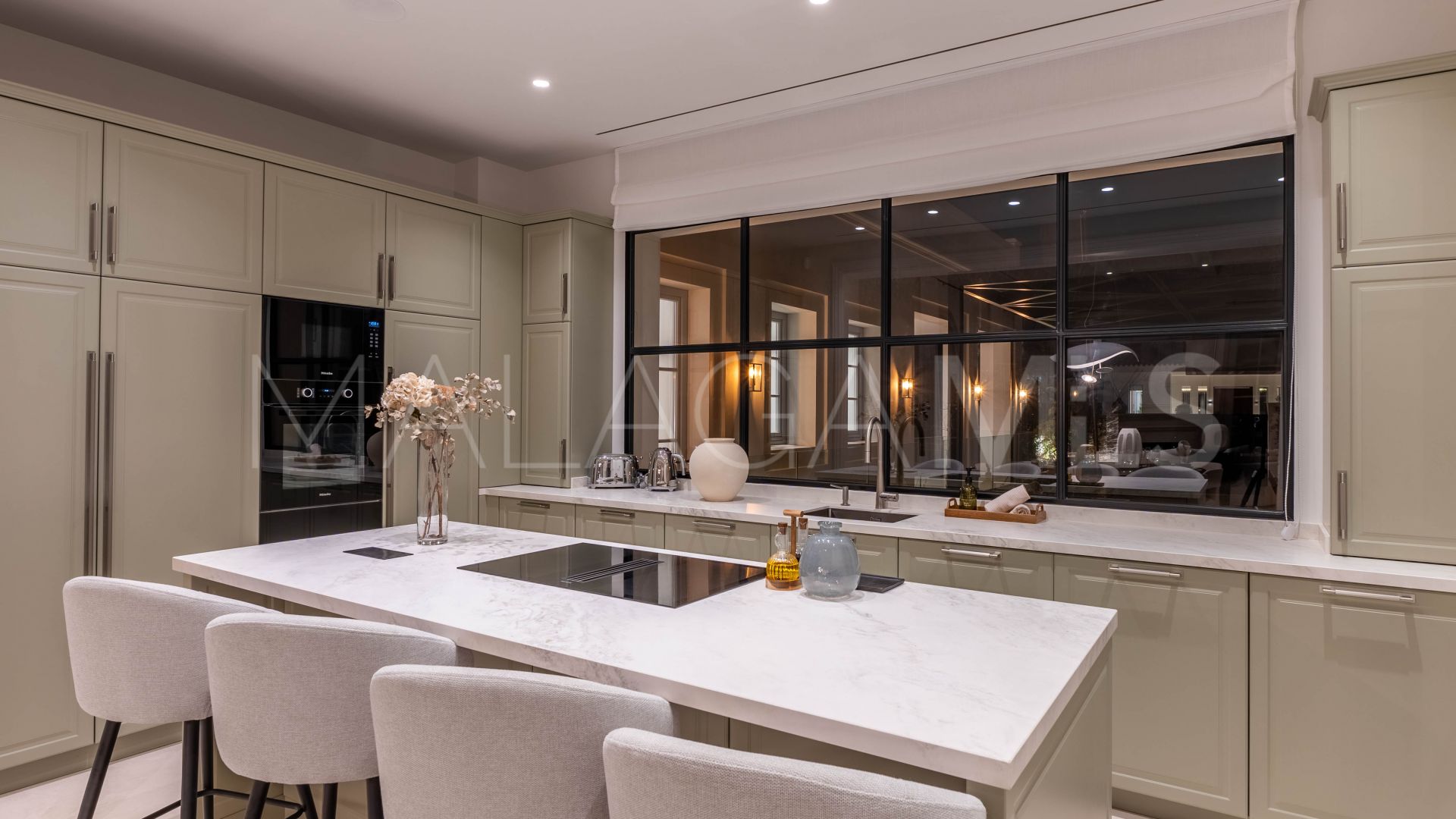 Villa for sale in Nueva Andalucia