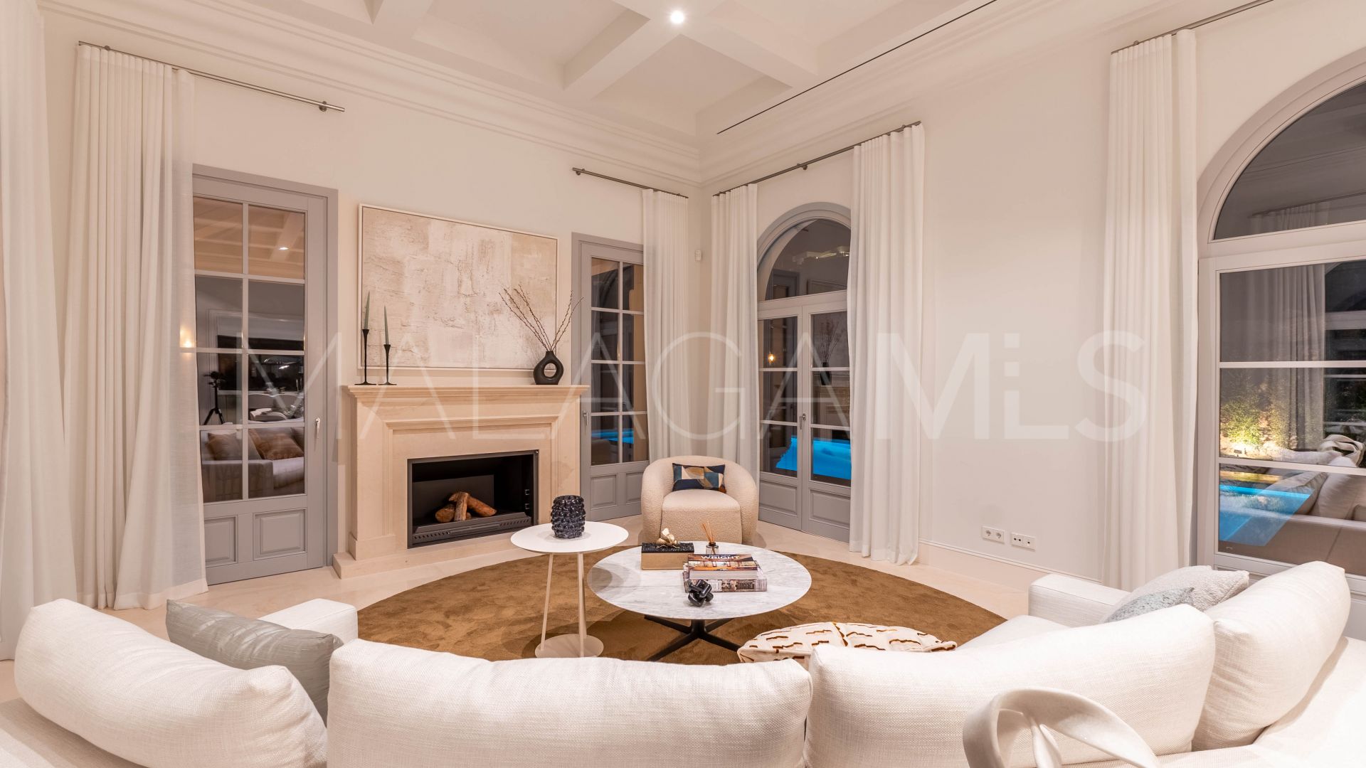 Villa for sale in Nueva Andalucia