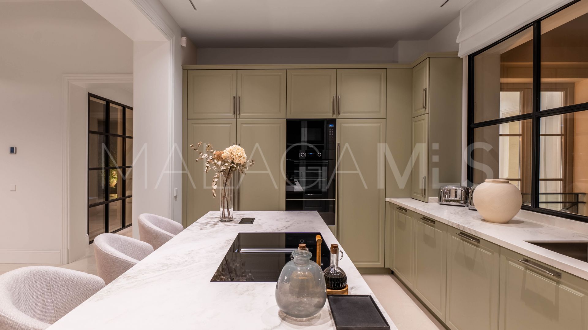 Villa for sale in Nueva Andalucia