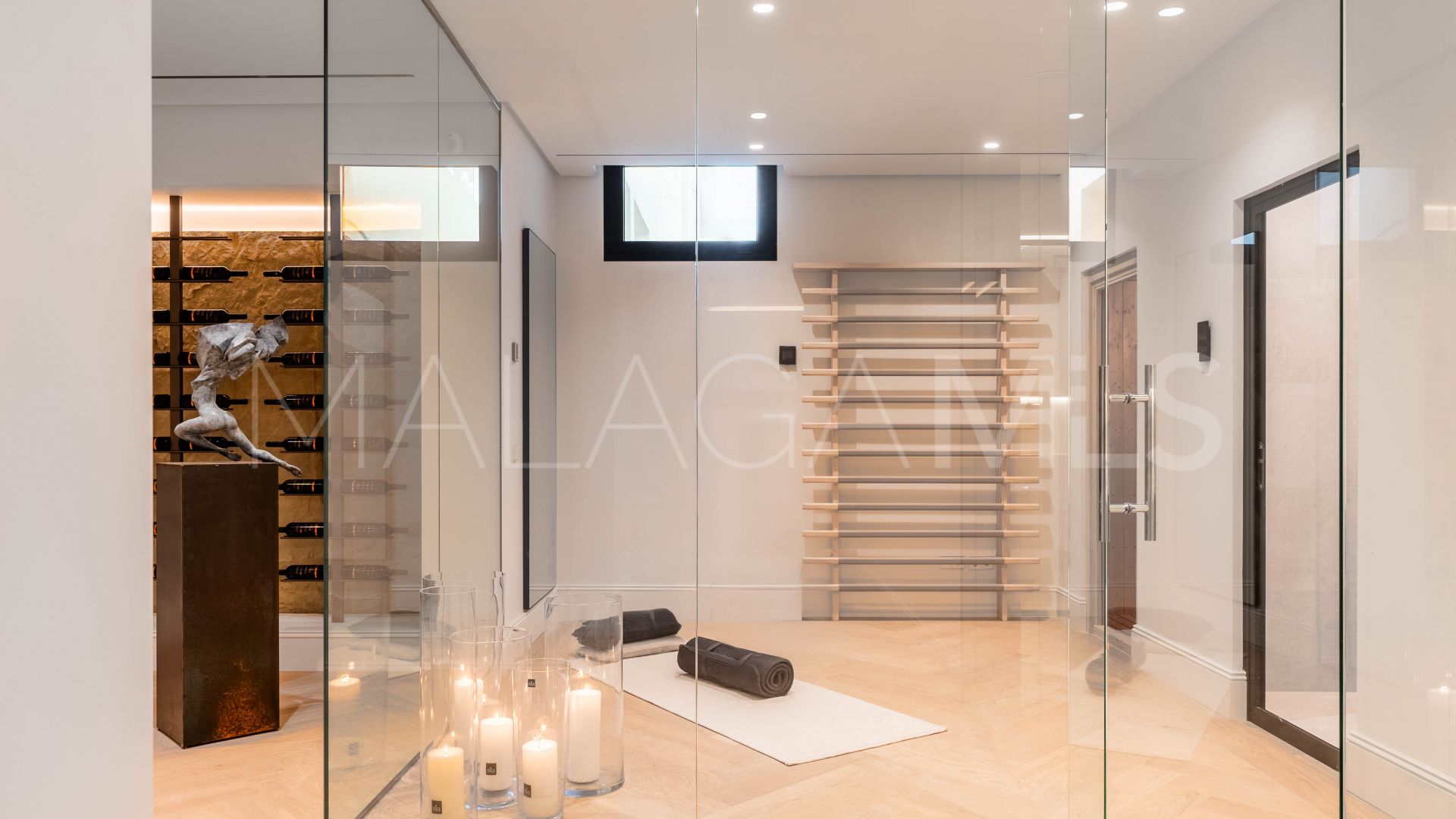 Villa for sale in Nueva Andalucia