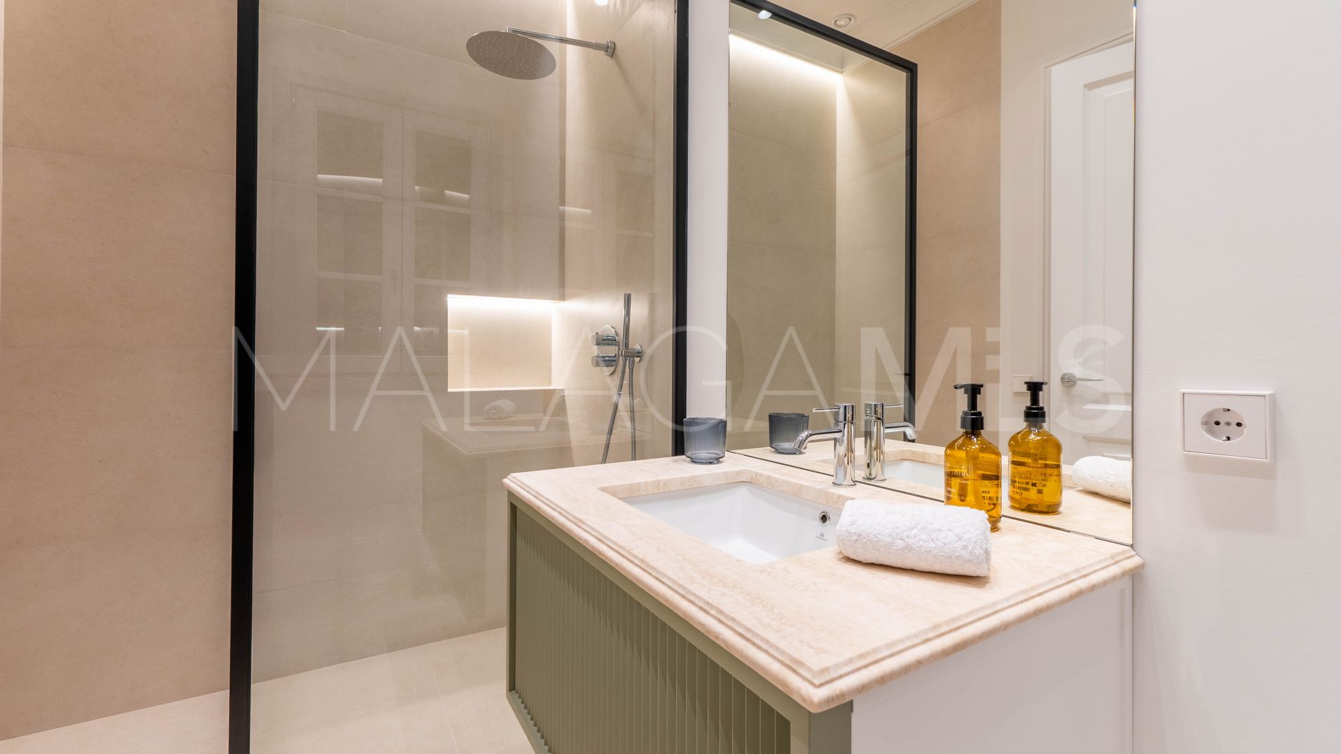 Villa for sale in Nueva Andalucia