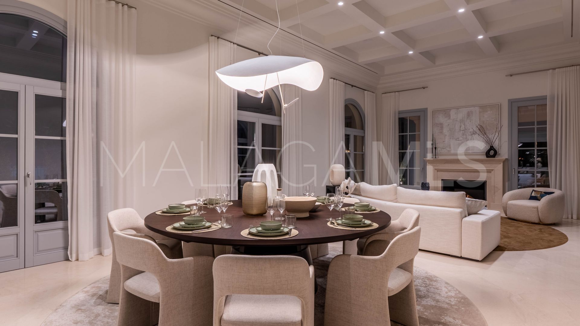 Villa for sale in Nueva Andalucia