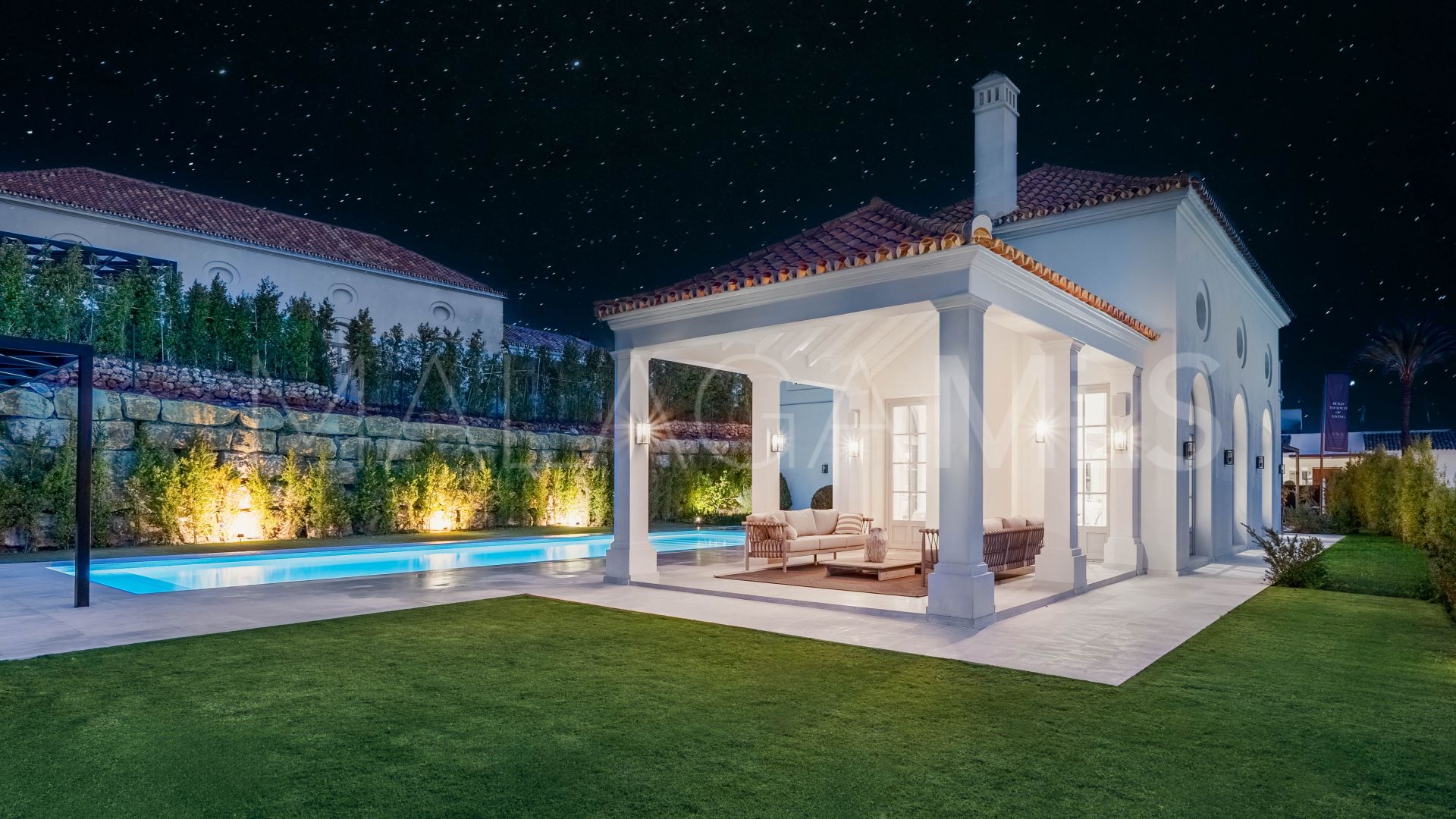 Villa for sale in Nueva Andalucia