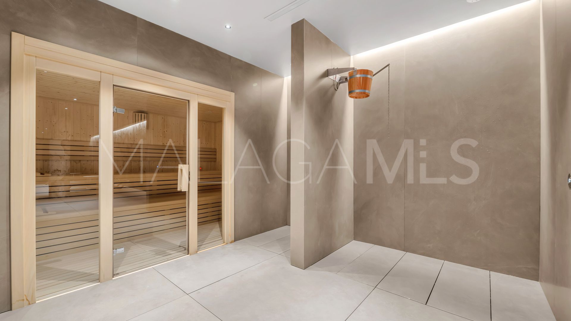 Zweistöckiges penthouse for sale in Marbella Goldene Meile