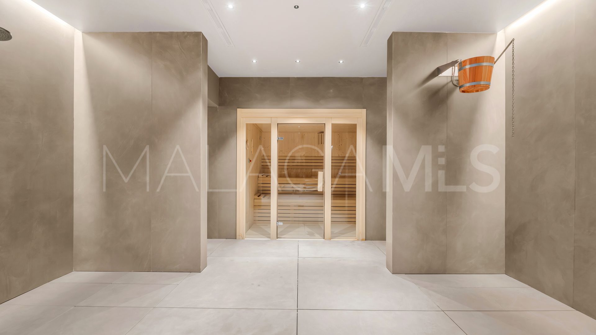 Zweistöckiges penthouse for sale in Marbella Goldene Meile