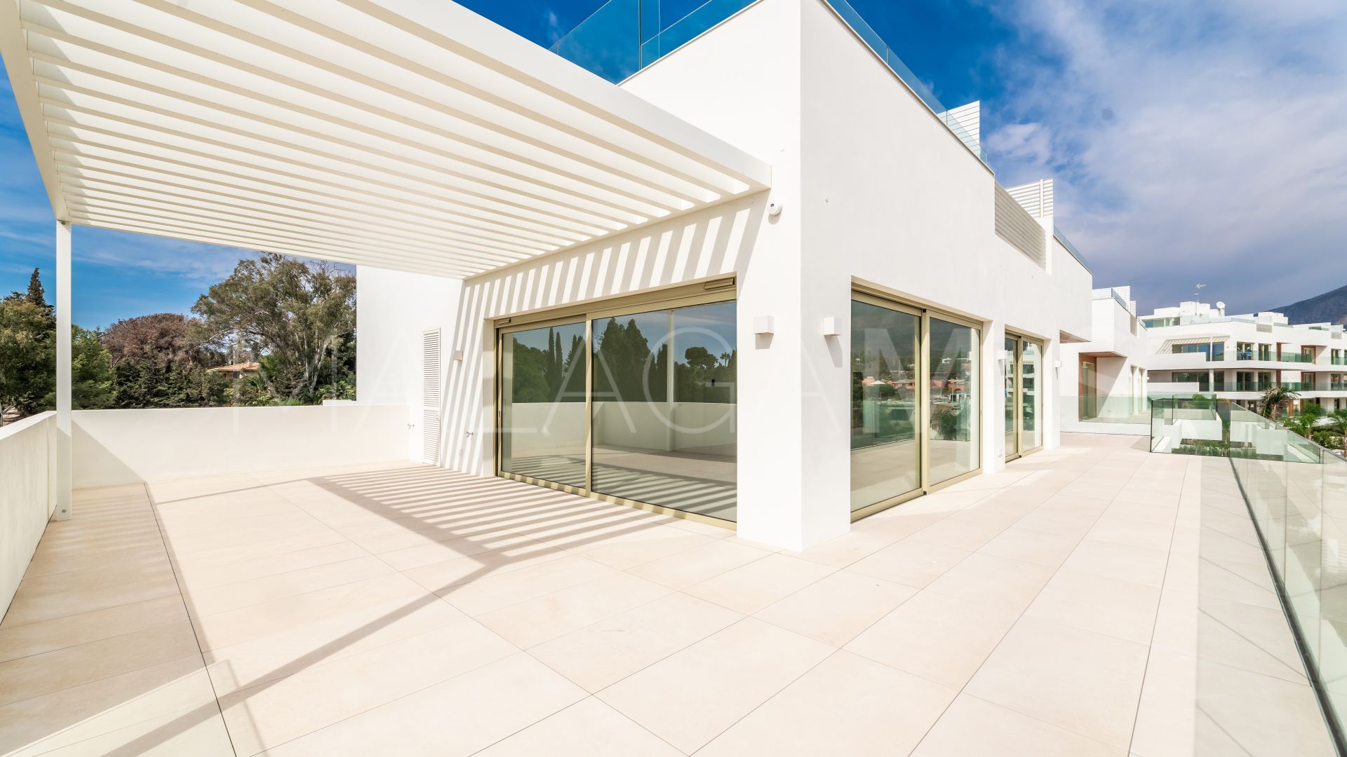 Zweistöckiges penthouse for sale in Marbella Goldene Meile