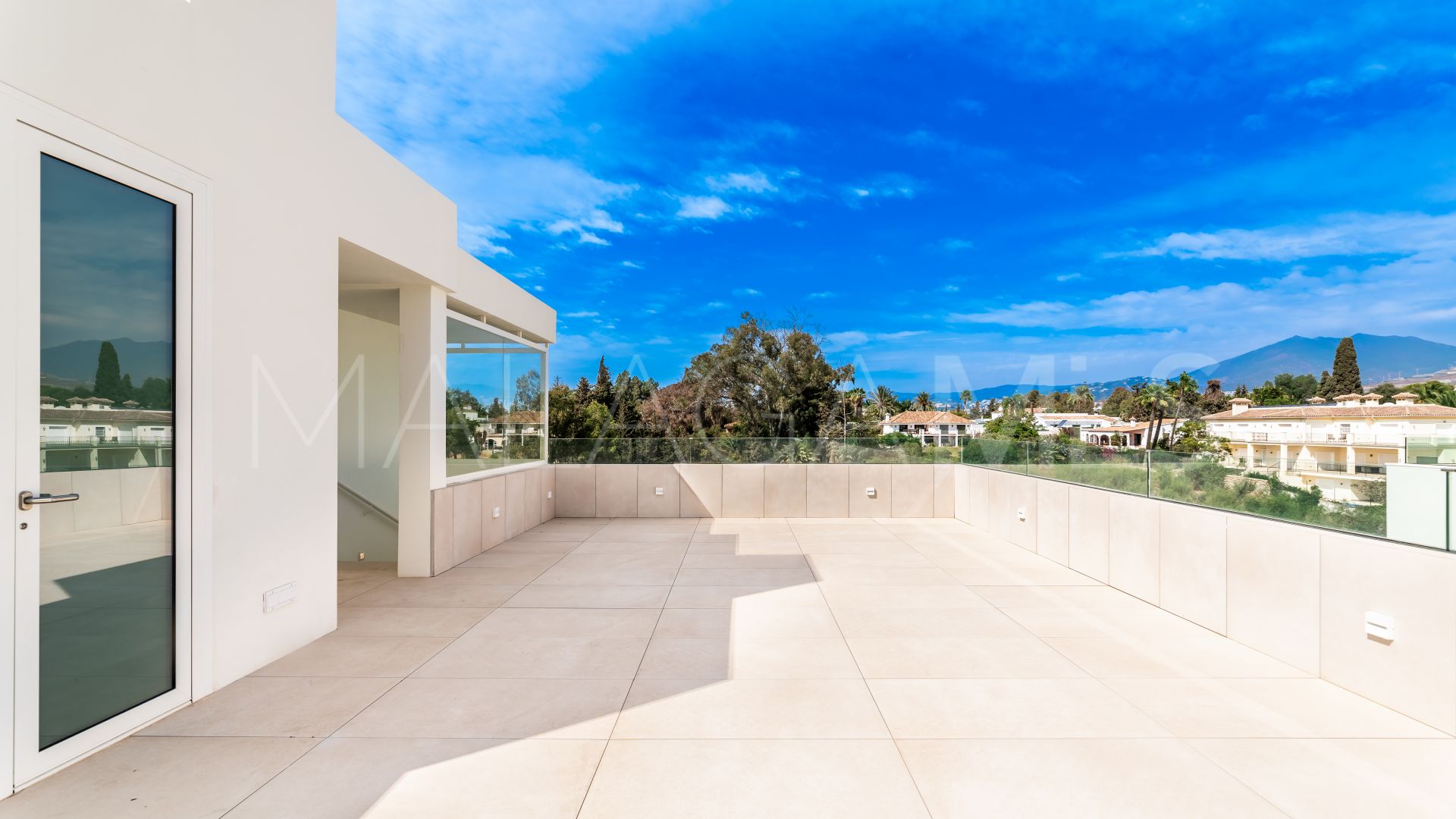 Zweistöckiges penthouse for sale in Marbella Goldene Meile