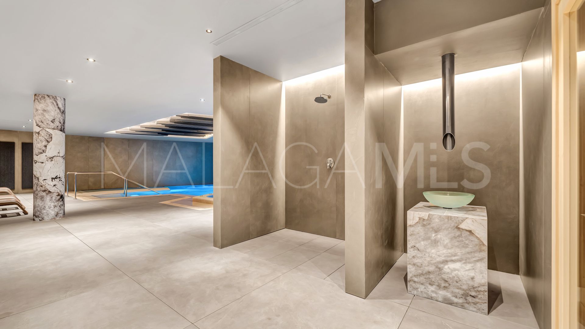 Zweistöckiges penthouse for sale in Marbella Goldene Meile