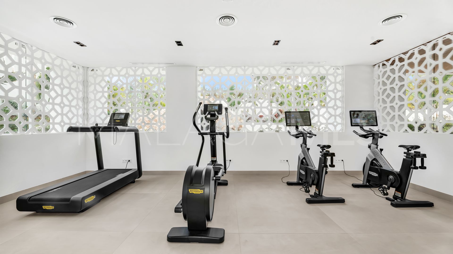 Zweistöckiges penthouse for sale in Marbella Goldene Meile
