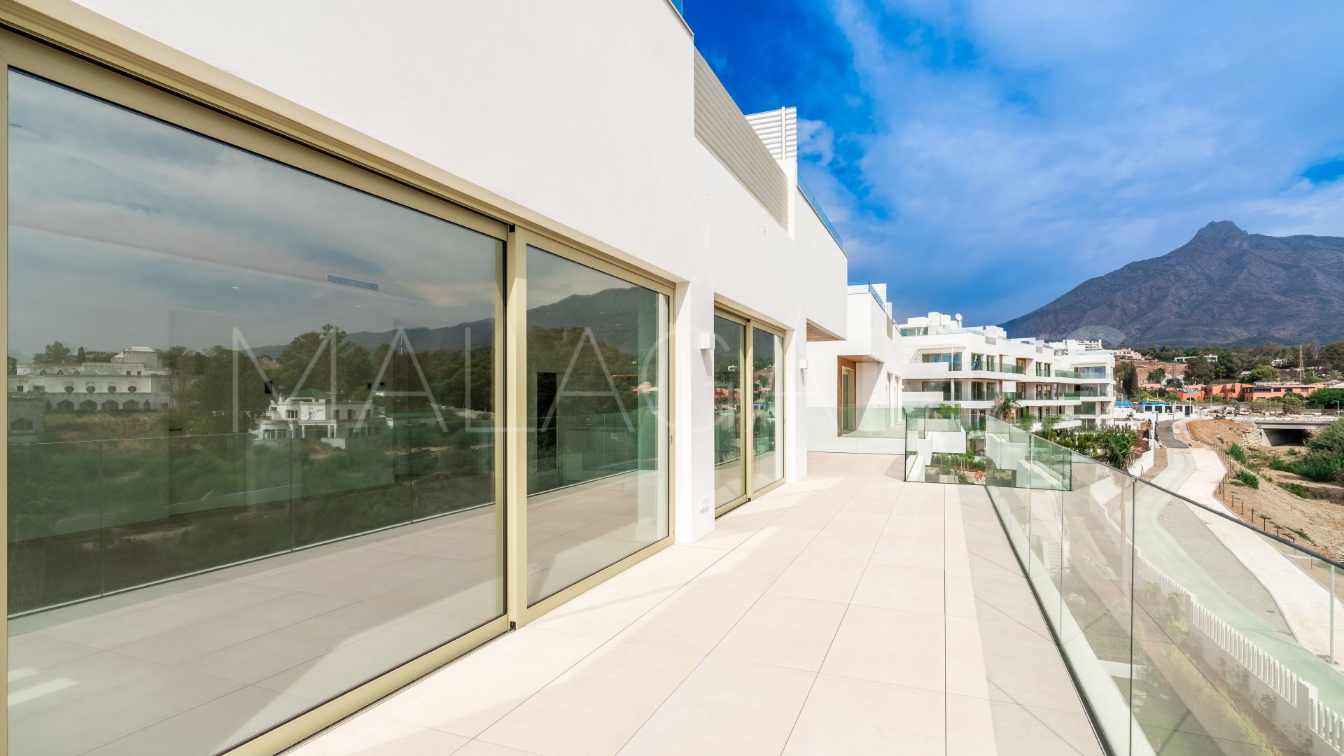 Zweistöckiges penthouse for sale in Marbella Goldene Meile