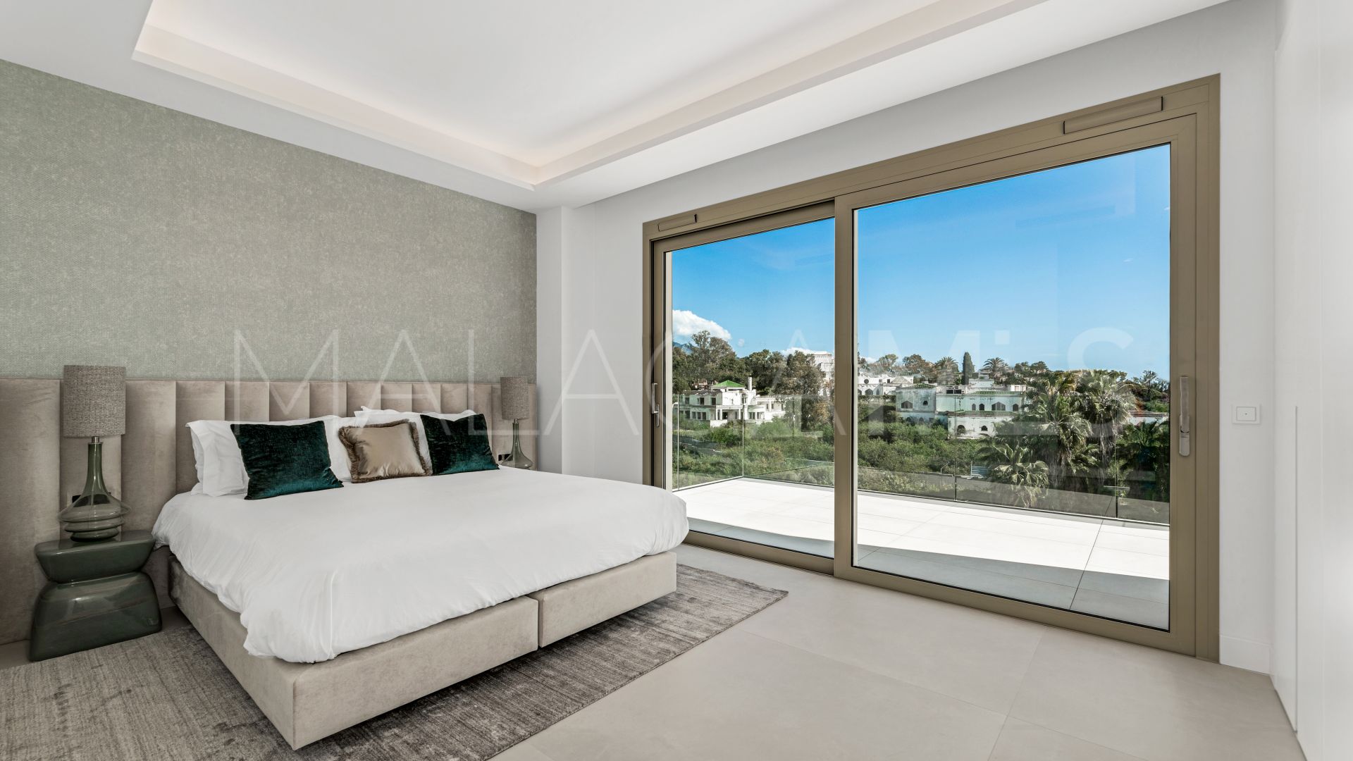 Zweistöckiges penthouse for sale in Marbella Goldene Meile