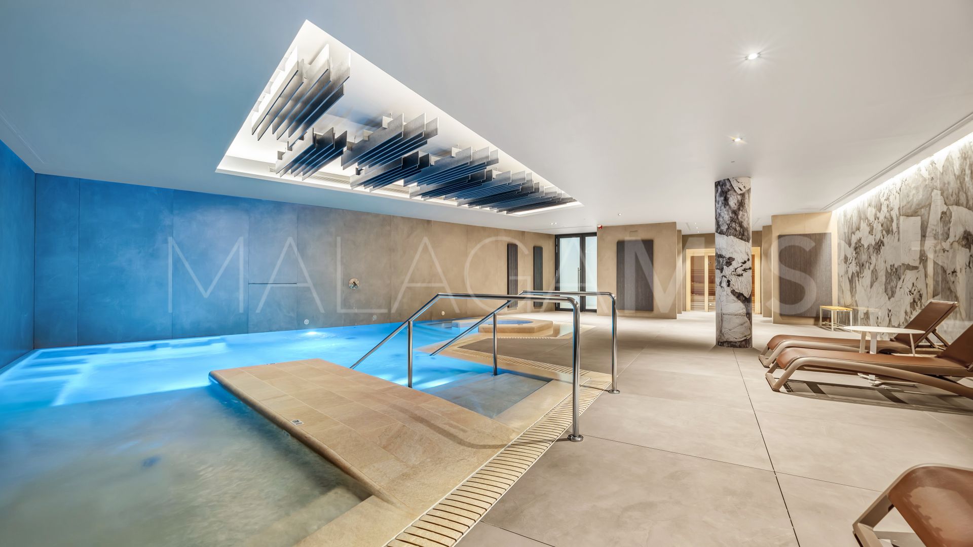 Zweistöckiges penthouse for sale in Marbella Goldene Meile