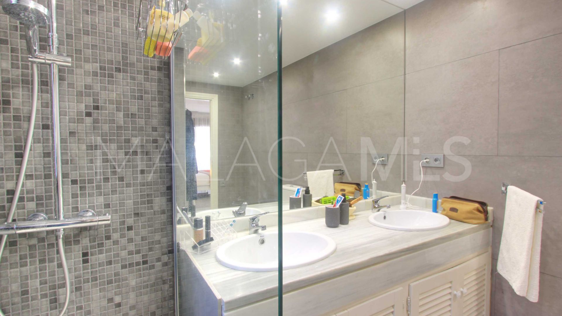 Markplanslägenhet for sale in Elviria