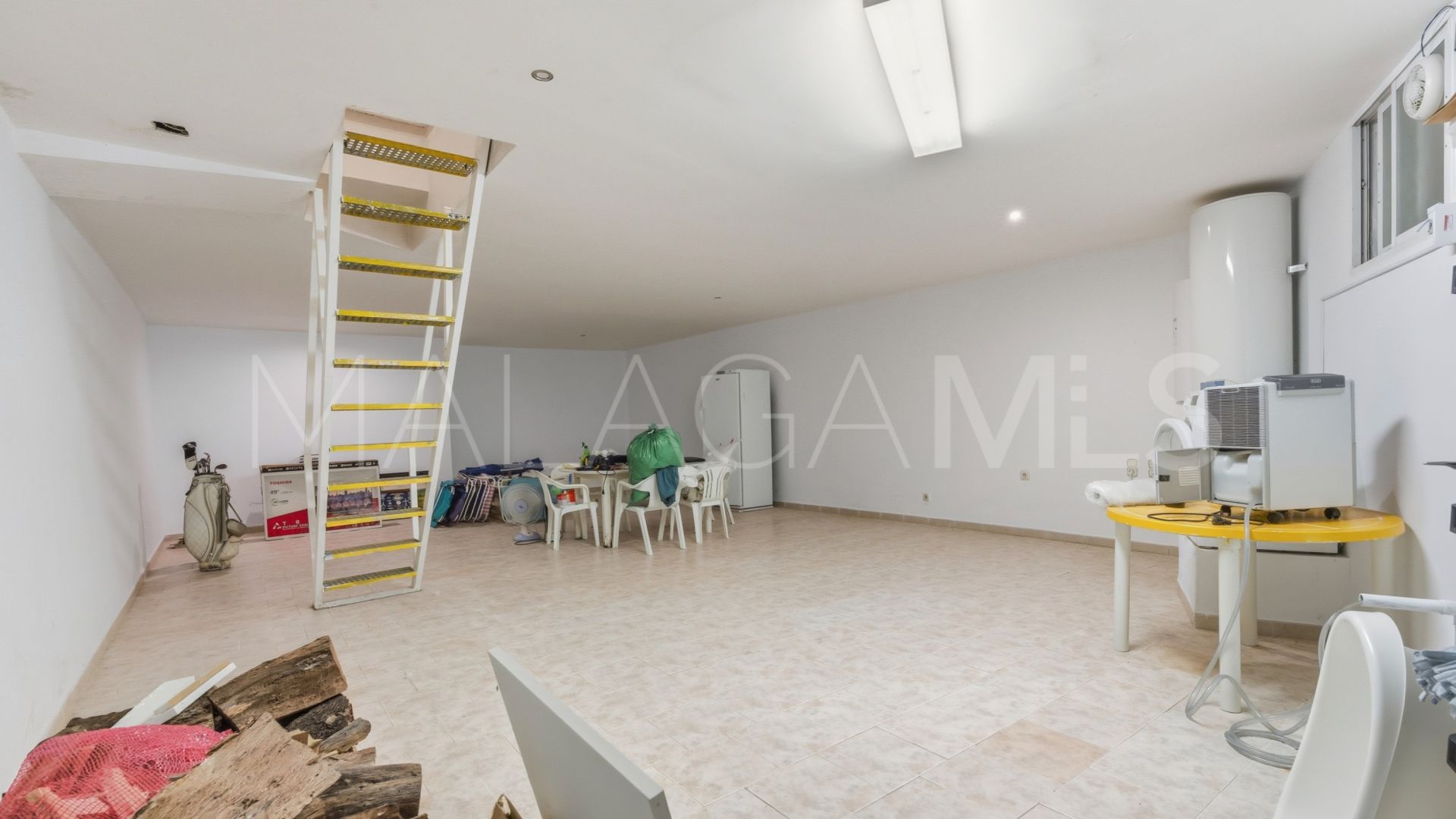 Markplanslägenhet for sale in Elviria