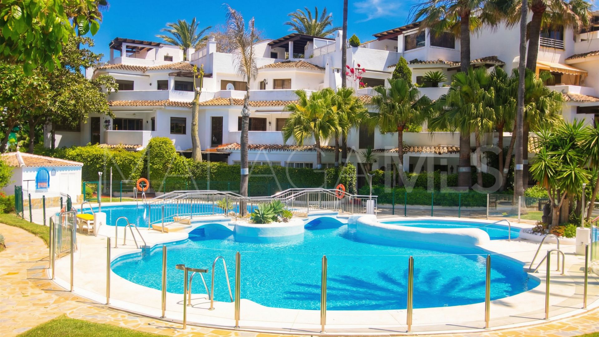 Markplanslägenhet for sale in Elviria