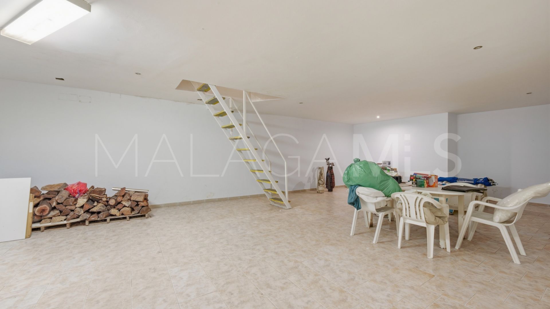 Markplanslägenhet for sale in Elviria