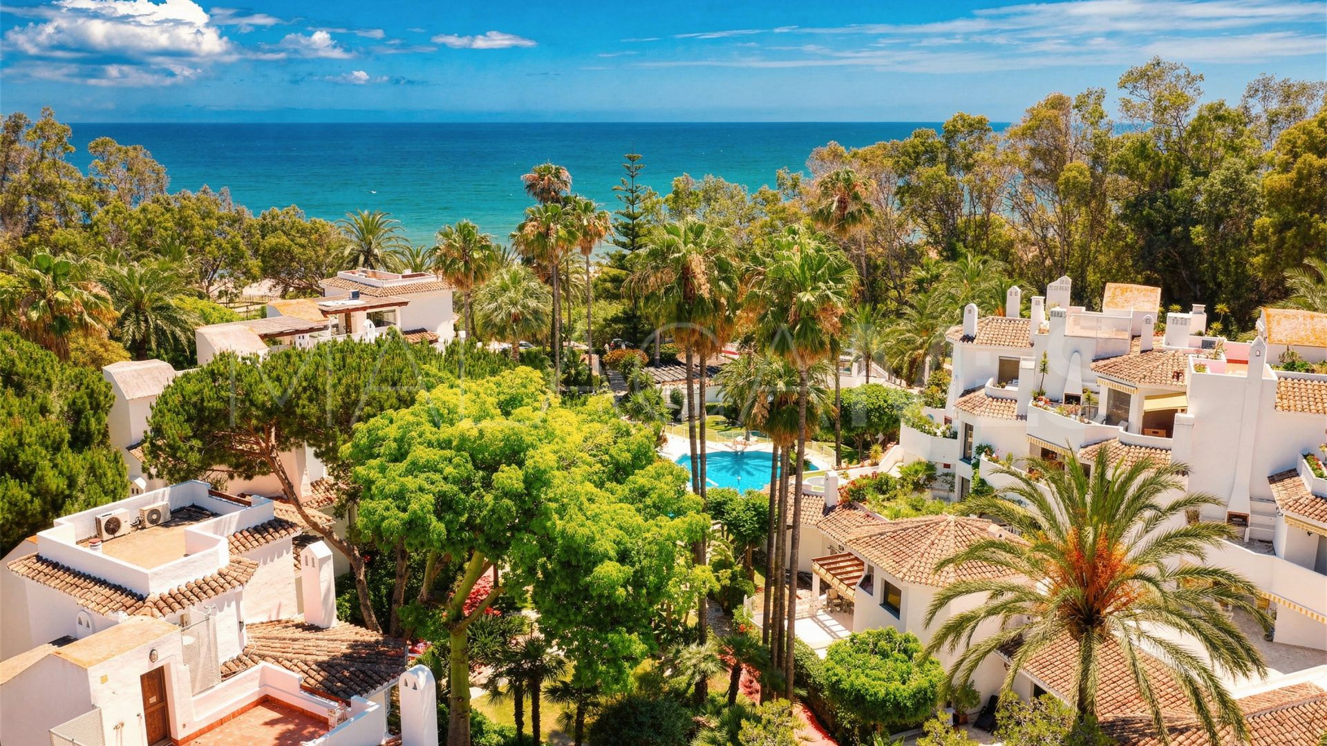 Markplanslägenhet for sale in Elviria