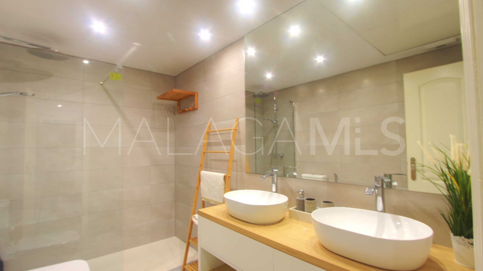 Markplanslägenhet for sale in Elviria