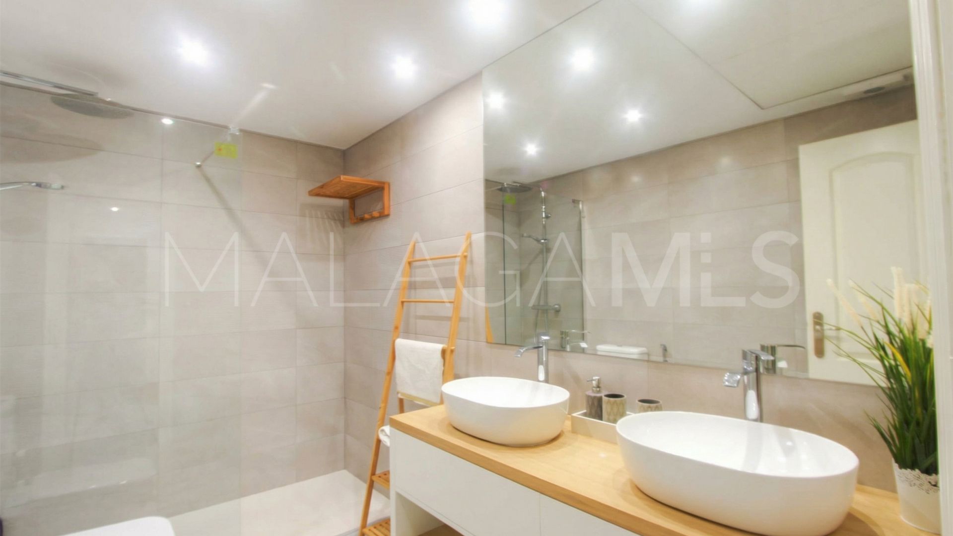 Markplanslägenhet for sale in Elviria