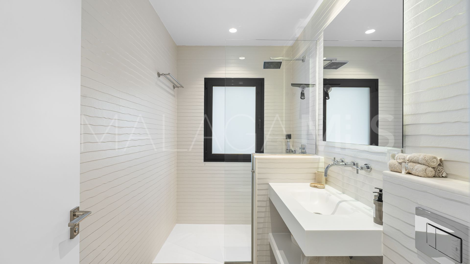 Villa for sale in El Herrojo