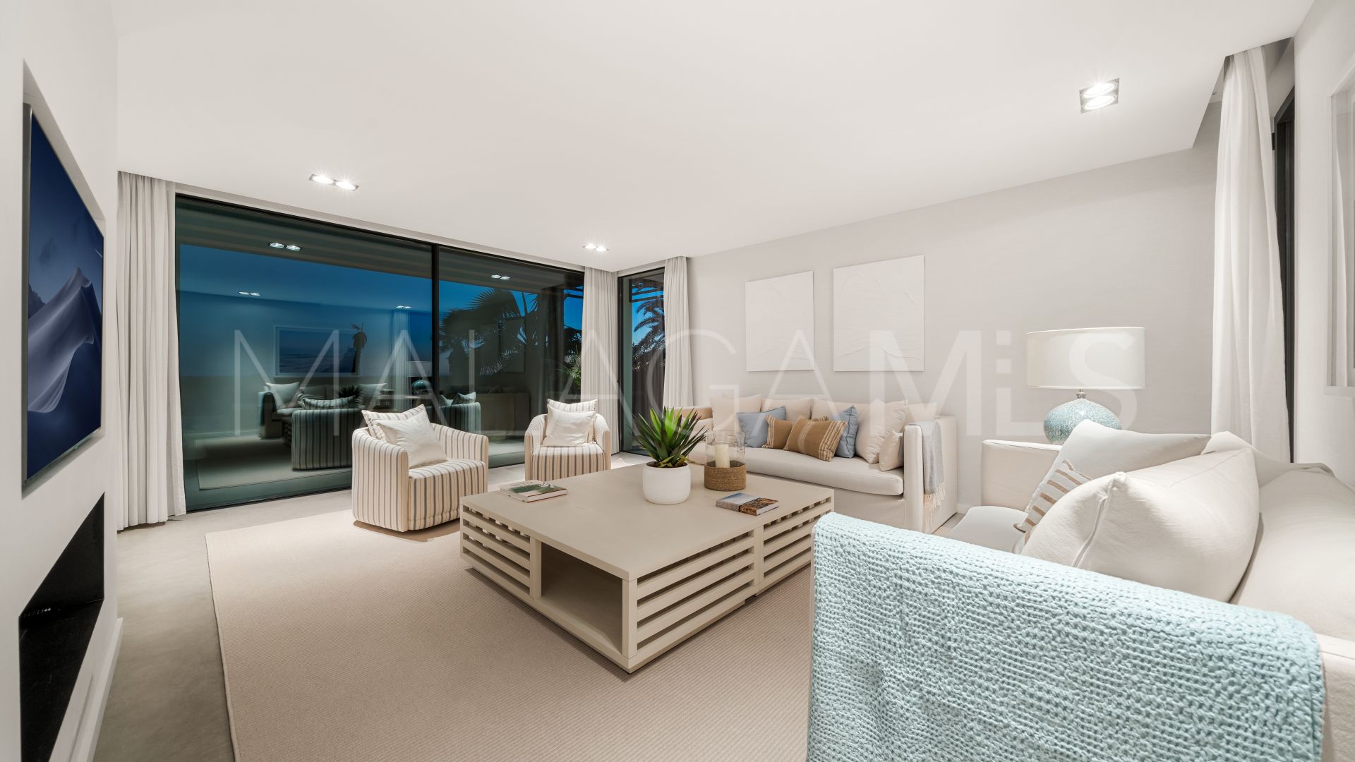 Villa for sale in New Golden Mile