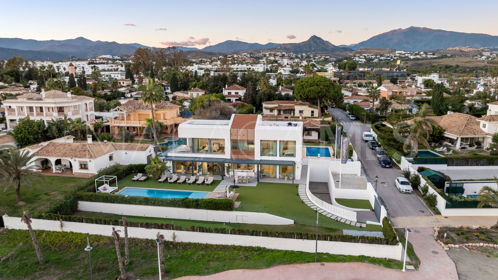 Villa for sale in New Golden Mile
