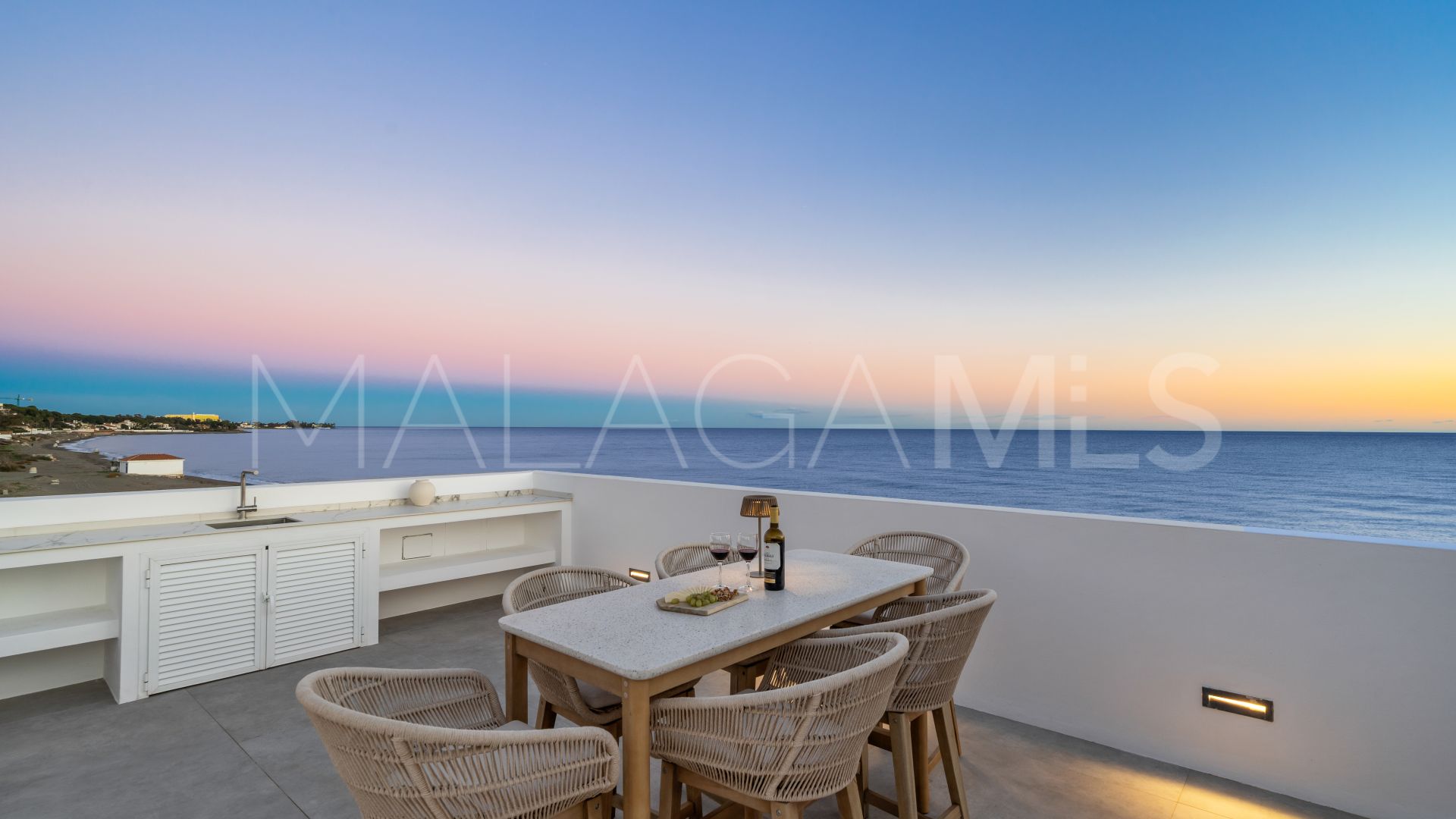 Villa for sale in New Golden Mile